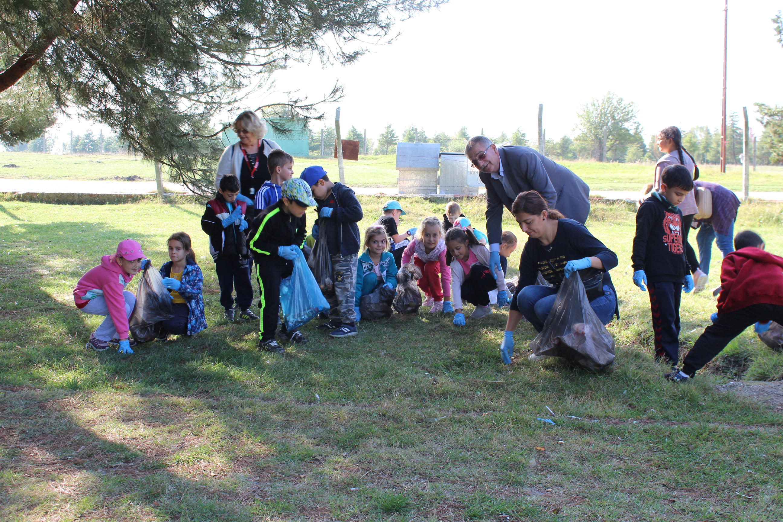 Evrensekiz Belediyesi ile Evrensekiz İlkokulu ve Ortaokulu işbirliği ile, 25 Ekim 2019 Cuma günü Evrensekiz Barajı’nda çöp toplama etkinliği gerçekleştirdi. 